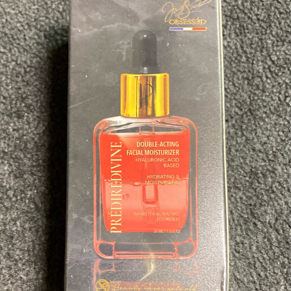 PréDIRE Divine Double-Acting Facial Moisturizer - Gold and Red